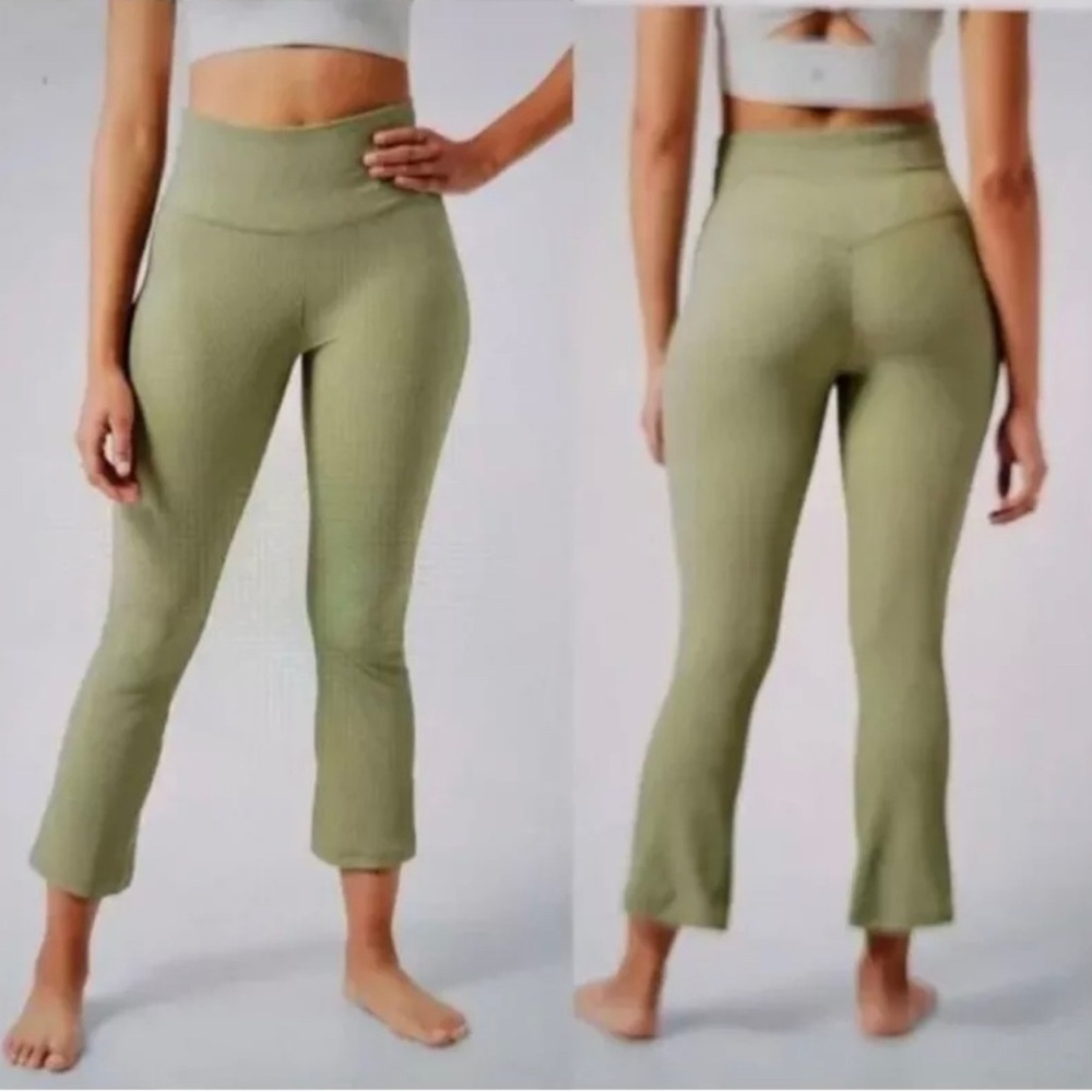 Athleta Elation Rib Crop Flare in Green Size Medium